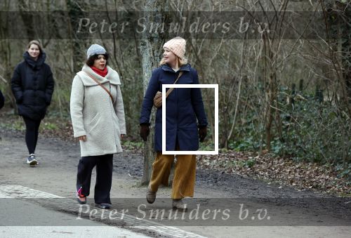 Amsterdam 16 februari 2021
Diverse BN ers in het vondelpark tijdens Corona. Tjitske Reidinga met een vriendin