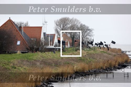 Uitdam 7 januari 2021
Katja Schuurman en de andere bewoners van Uitdam protesteren met zwarte vlaggen tegen de plannen om de dijken te verzwaren.