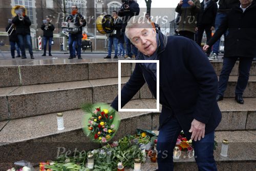 Amsterdam 15 januari 2021
Andre v Duin doopt zijn tulp in de westertoren en gaat daarna op een grote boot tulpen uitdelen op de grachten van Amsterdam.