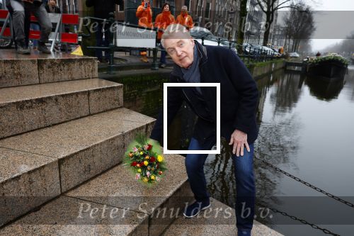 Amsterdam 15 januari 2021
Andre v Duin doopt zijn tulp in de westertoren en gaat daarna op een grote boot tulpen uitdelen op de grachten van Amsterdam.