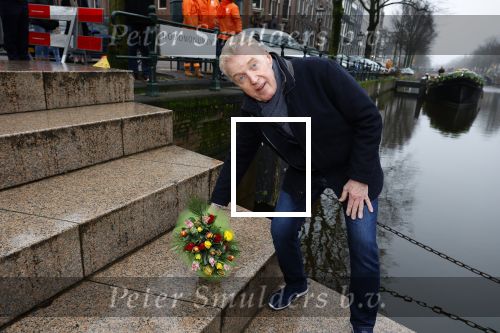 Amsterdam 15 januari 2021
Andre v Duin doopt zijn tulp in de westertoren en gaat daarna op een grote boot tulpen uitdelen op de grachten van Amsterdam.