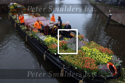 Amsterdam 15 januari 2021
Andre v Duin doopt zijn tulp in de westertoren en gaat daarna op een grote boot tulpen uitdelen op de grachten van Amsterdam.