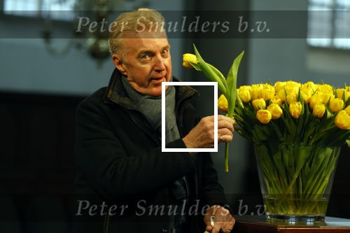 Amsterdam 15 januari 2021
Andre v Duin doopt zijn tulp in de westertoren en gaat daarna op een grote boot tulpen uitdelen op de grachten van Amsterdam.