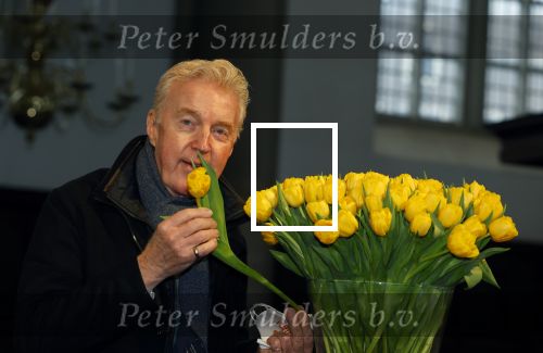 Amsterdam 15 januari 2021
Andre v Duin doopt zijn tulp in de westertoren en gaat daarna op een grote boot tulpen uitdelen op de grachten van Amsterdam.