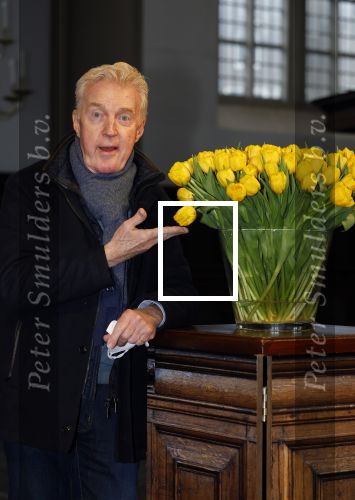 Amsterdam 15 januari 2021
Andre v Duin doopt zijn tulp in de westertoren en gaat daarna op een grote boot tulpen uitdelen op de grachten van Amsterdam.