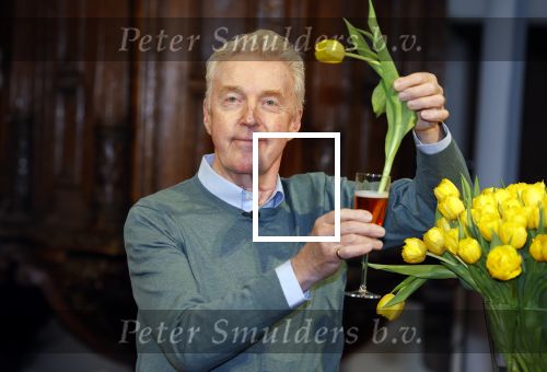 Amsterdam 15 januari 2021
Andre v Duin doopt zijn tulp in de westertoren en gaat daarna op een grote boot tulpen uitdelen op de grachten van Amsterdam.
