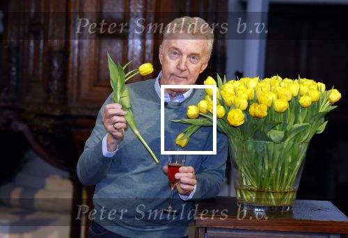 Amsterdam 15 januari 2021
Andre v Duin doopt zijn tulp in de westertoren en gaat daarna op een grote boot tulpen uitdelen op de grachten van Amsterdam.
