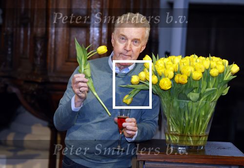 Amsterdam 15 januari 2021
Andre v Duin doopt zijn tulp in de westertoren en gaat daarna op een grote boot tulpen uitdelen op de grachten van Amsterdam.