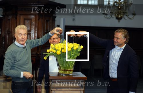 Amsterdam 15 januari 2021
Andre v Duin doopt zijn tulp in de westertoren en gaat daarna op een grote boot tulpen uitdelen op de grachten van Amsterdam.
