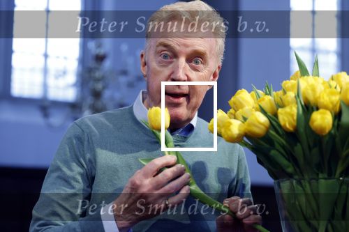 Amsterdam 15 januari 2021
Andre v Duin doopt zijn tulp in de westertoren en gaat daarna op een grote boot tulpen uitdelen op de grachten van Amsterdam.
