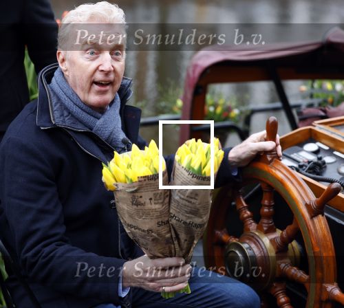 Amsterdam 15 januari 2021
Andre v Duin doopt zijn tulp in de westertoren en gaat daarna op een grote boot tulpen uitdelen op de grachten van Amsterdam.