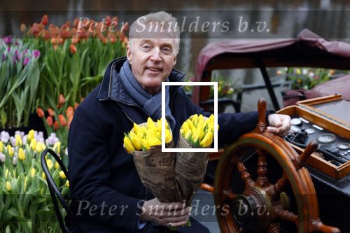 Amsterdam 15 januari 2021
Andre v Duin doopt zijn tulp in de westertoren en gaat daarna op een grote boot tulpen uitdelen op de grachten van Amsterdam.