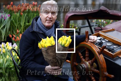 Amsterdam 15 januari 2021
Andre v Duin doopt zijn tulp in de westertoren en gaat daarna op een grote boot tulpen uitdelen op de grachten van Amsterdam.
