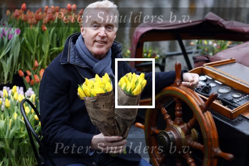 Amsterdam 15 januari 2021
Andre v Duin doopt zijn tulp in de westertoren en gaat daarna op een grote boot tulpen uitdelen op de grachten van Amsterdam.