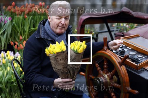 Amsterdam 15 januari 2021
Andre v Duin doopt zijn tulp in de westertoren en gaat daarna op een grote boot tulpen uitdelen op de grachten van Amsterdam.