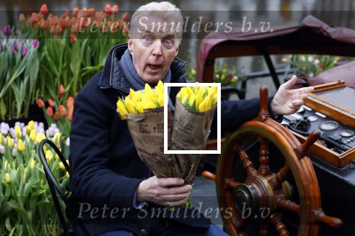 Amsterdam 15 januari 2021
Andre v Duin doopt zijn tulp in de westertoren en gaat daarna op een grote boot tulpen uitdelen op de grachten van Amsterdam.