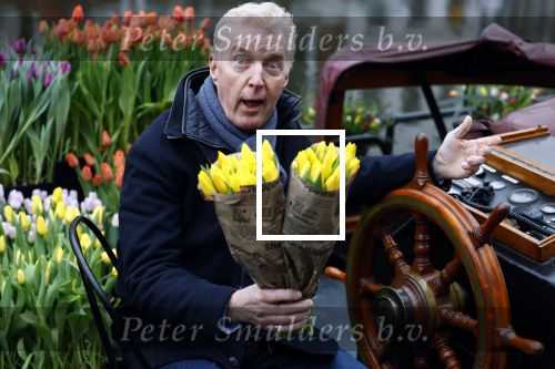 Amsterdam 15 januari 2021
Andre v Duin doopt zijn tulp in de westertoren en gaat daarna op een grote boot tulpen uitdelen op de grachten van Amsterdam.