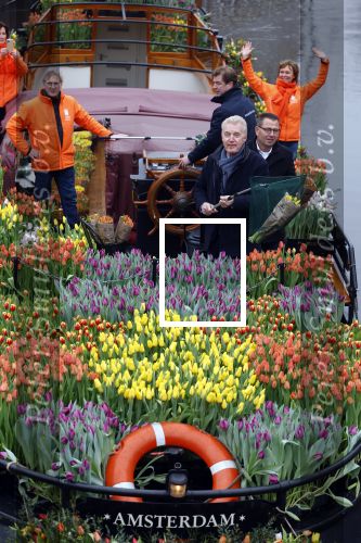 Amsterdam 15 januari 2021
Andre v Duin doopt zijn tulp in de westertoren en gaat daarna op een grote boot tulpen uitdelen op de grachten van Amsterdam.