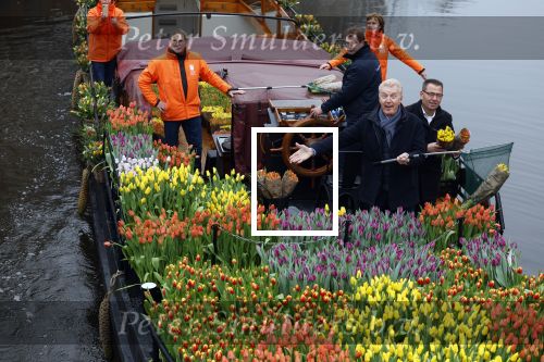 Amsterdam 15 januari 2021
Andre v Duin doopt zijn tulp in de westertoren en gaat daarna op een grote boot tulpen uitdelen op de grachten van Amsterdam.