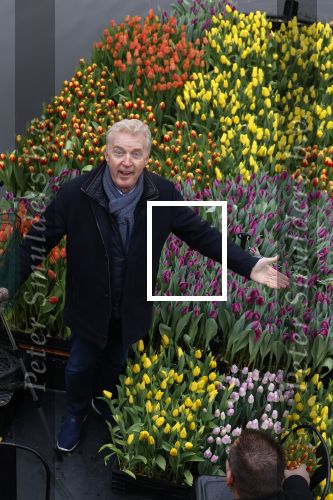 Amsterdam 15 januari 2021
Andre v Duin doopt zijn tulp in de westertoren en gaat daarna op een grote boot tulpen uitdelen op de grachten van Amsterdam.