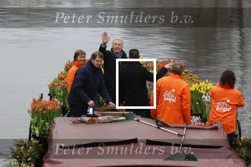 Amsterdam 15 januari 2021
Andre v Duin doopt zijn tulp in de westertoren en gaat daarna op een grote boot tulpen uitdelen op de grachten van Amsterdam.