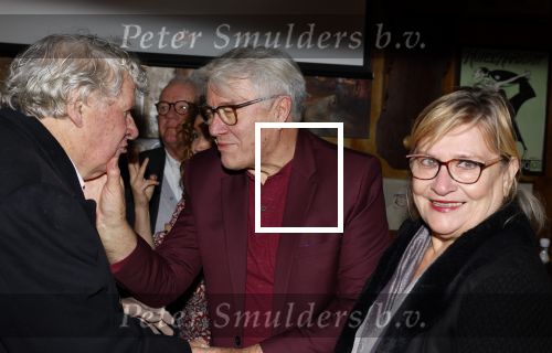 Laren 7 februari 2022
Boekpresentatie van Willibrord Frequin in het bonte paard. Rene v d Gijp reikte het eerste exemplaar uit . Fons de Poel is de schrijver. Willibrord en Barry Stevens