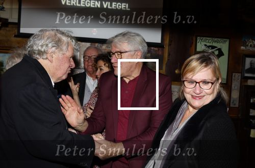 Laren 7 februari 2022
Boekpresentatie van Willibrord Frequin in het bonte paard. Rene v d Gijp reikte het eerste exemplaar uit . Fons de Poel is de schrijver. Willibrord en Barry Stevens