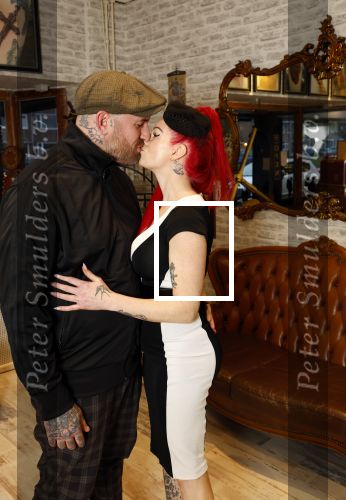 Arnhem 14 januari 2022
Ben Saunders met zijn vrouw en kinderen in zijn Tattooshop .