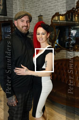 Arnhem 14 januari 2022
Ben Saunders met zijn vrouw en kinderen in zijn Tattooshop .