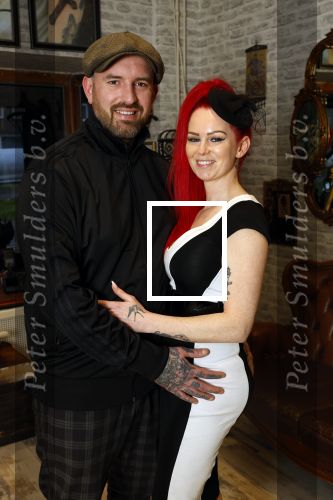 Arnhem 14 januari 2022
Ben Saunders met zijn vrouw en kinderen in zijn Tattooshop .