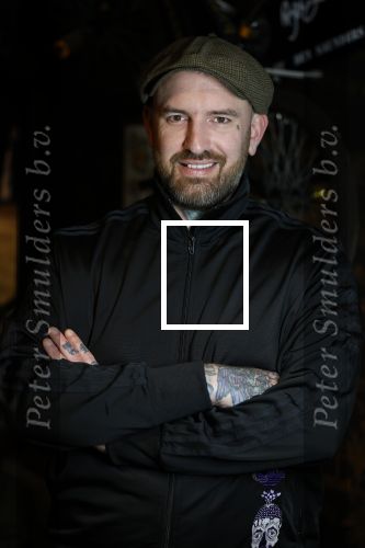 Arnhem 14 januari 2022
Ben Saunders met zijn vrouw en kinderen in zijn Tattooshop .