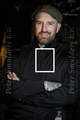 Arnhem 14 januari 2022
Ben Saunders met zijn vrouw en kinderen in zijn Tattooshop .