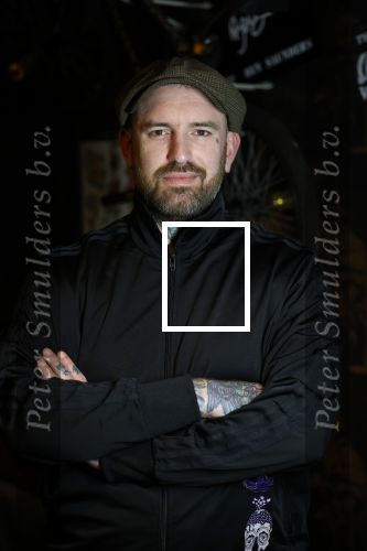 Arnhem 14 januari 2022
Ben Saunders met zijn vrouw en kinderen in zijn Tattooshop .