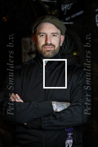 Arnhem 14 januari 2022
Ben Saunders met zijn vrouw en kinderen in zijn Tattooshop .