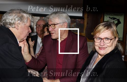Laren 7 februari 2022
Boekpresentatie van Willibrord Frequin in het bonte paard. Rene v d Gijp reikte het eerste exemplaar uit . Fons de Poel is de schrijver. Willibrord en Barry Stevens
