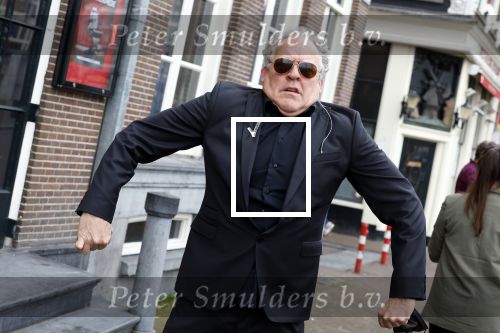 Amsterdam 19 januari 2022
Cabaretiers Bert Visscher en Jochem Myer tijdens de landelijke protestactie Kapsalon Theater in de Kleine Komedie. De cultuursector komt in actie tegen de coronamaatregelen. Tientallen theaters in heel Nederland  zijn omgebouwd tot een kapsalon.