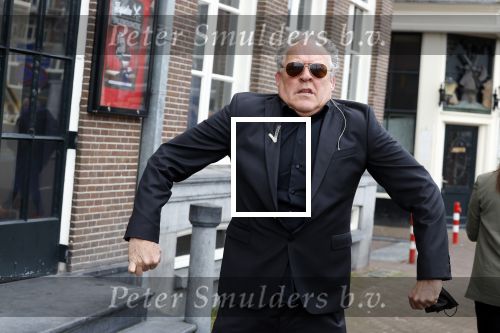 Amsterdam 19 januari 2022
Cabaretiers Bert Visscher en Jochem Myer tijdens de landelijke protestactie Kapsalon Theater in de Kleine Komedie. De cultuursector komt in actie tegen de coronamaatregelen. Tientallen theaters in heel Nederland  zijn omgebouwd tot een kapsalon.