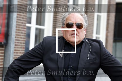 Amsterdam 19 januari 2022
Cabaretiers Bert Visscher en Jochem Myer tijdens de landelijke protestactie Kapsalon Theater in de Kleine Komedie. De cultuursector komt in actie tegen de coronamaatregelen. Tientallen theaters in heel Nederland  zijn omgebouwd tot een kapsalon.
