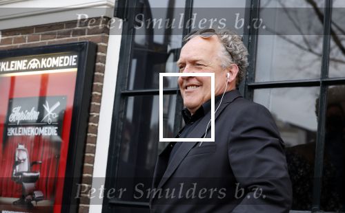 Amsterdam 19 januari 2022
Cabaretiers Bert Visscher en Jochem Myer tijdens de landelijke protestactie Kapsalon Theater in de Kleine Komedie. De cultuursector komt in actie tegen de coronamaatregelen. Tientallen theaters in heel Nederland  zijn omgebouwd tot een kapsalon.
