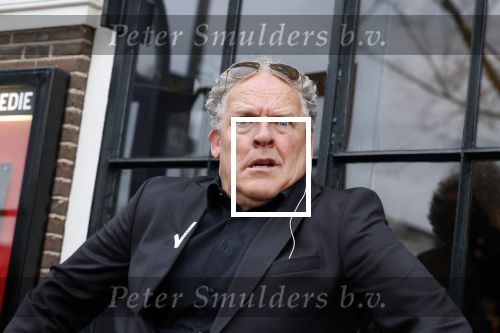 Amsterdam 19 januari 2022
Cabaretiers Bert Visscher en Jochem Myer tijdens de landelijke protestactie Kapsalon Theater in de Kleine Komedie. De cultuursector komt in actie tegen de coronamaatregelen. Tientallen theaters in heel Nederland  zijn omgebouwd tot een kapsalon.