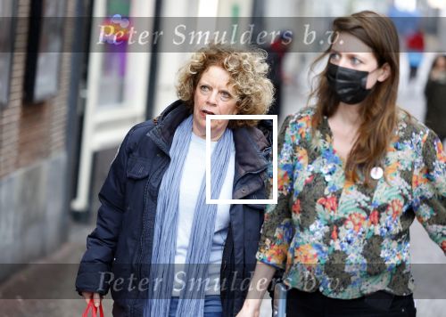 Amsterdam 19 januari 2022
Cabaretiers Bert Visscher en Jochem Myer tijdens de landelijke protestactie Kapsalon Theater in de Kleine Komedie. De cultuursector komt in actie tegen de coronamaatregelen. Tientallen theaters in heel Nederland  zijn omgebouwd tot een kapsalon. Brigitte Kaandorp