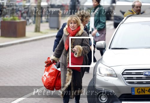 Amsterdam 19 januari 2022
Cabaretiers Bert Visscher en Jochem Myer tijdens de landelijke protestactie Kapsalon Theater in de Kleine Komedie. De cultuursector komt in actie tegen de coronamaatregelen. Tientallen theaters in heel Nederland  zijn omgebouwd tot een kapsalon. Brigitte Kaandorp en Jenny Arean