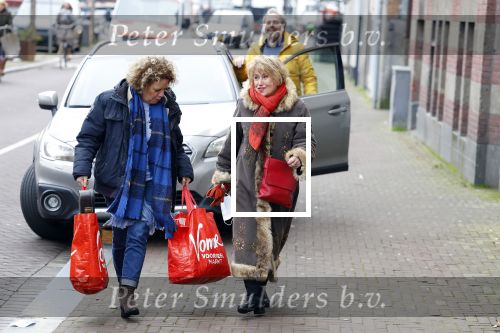 Amsterdam 19 januari 2022
Cabaretiers Bert Visscher en Jochem Myer tijdens de landelijke protestactie Kapsalon Theater in de Kleine Komedie. De cultuursector komt in actie tegen de coronamaatregelen. Tientallen theaters in heel Nederland  zijn omgebouwd tot een kapsalon. Brigitte Kaandorp en Jenny Arean