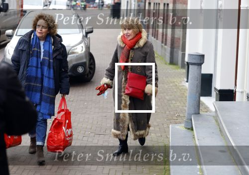 Amsterdam 19 januari 2022
Cabaretiers Bert Visscher en Jochem Myer tijdens de landelijke protestactie Kapsalon Theater in de Kleine Komedie. De cultuursector komt in actie tegen de coronamaatregelen. Tientallen theaters in heel Nederland  zijn omgebouwd tot een kapsalon. Brigitte Kaandorp en Jenny Arean