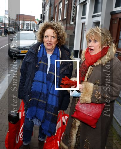 Amsterdam 19 januari 2022
Cabaretiers Bert Visscher en Jochem Myer tijdens de landelijke protestactie Kapsalon Theater in de Kleine Komedie. De cultuursector komt in actie tegen de coronamaatregelen. Tientallen theaters in heel Nederland  zijn omgebouwd tot een kapsalon. Brigitte Kaandorp en Jenny Arean
