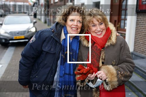 Amsterdam 19 januari 2022
Cabaretiers Bert Visscher en Jochem Myer tijdens de landelijke protestactie Kapsalon Theater in de Kleine Komedie. De cultuursector komt in actie tegen de coronamaatregelen. Tientallen theaters in heel Nederland  zijn omgebouwd tot een kapsalon. Brigitte Kaandorp en Jenny Arean