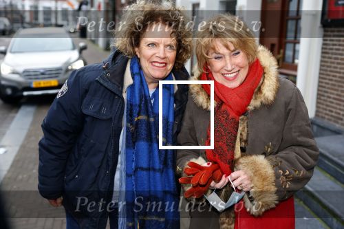 Amsterdam 19 januari 2022
Cabaretiers Bert Visscher en Jochem Myer tijdens de landelijke protestactie Kapsalon Theater in de Kleine Komedie. De cultuursector komt in actie tegen de coronamaatregelen. Tientallen theaters in heel Nederland  zijn omgebouwd tot een kapsalon. Brigitte Kaandorp en Jenny Arean
