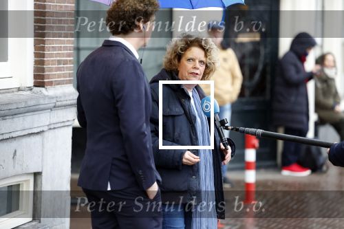 Amsterdam 19 januari 2022
Cabaretiers Bert Visscher en Jochem Myer tijdens de landelijke protestactie Kapsalon Theater in de Kleine Komedie. De cultuursector komt in actie tegen de coronamaatregelen. Tientallen theaters in heel Nederland  zijn omgebouwd tot een kapsalon. Brigitte Kaandorp