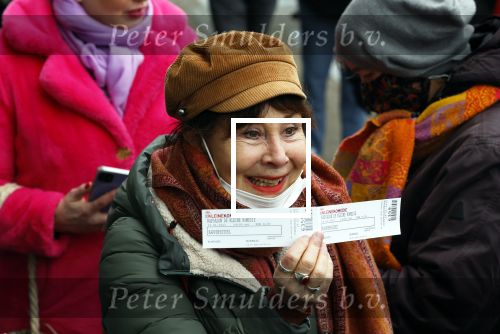 Amsterdam 19 januari 2022
Cabaretiers Bert Visscher en Jochem Myer tijdens de landelijke protestactie Kapsalon Theater in de Kleine Komedie. De cultuursector komt in actie tegen de coronamaatregelen. Tientallen theaters in heel Nederland  zijn omgebouwd tot een kapsalon. Caroline v d Bergh