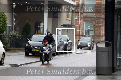 Amsterdam 3 februari 2022
Christian Poulsen met zijn vrouw Julie-Marie BjÃ¸rnshÃ¸j in bakfiets in Amsterdam zuid.